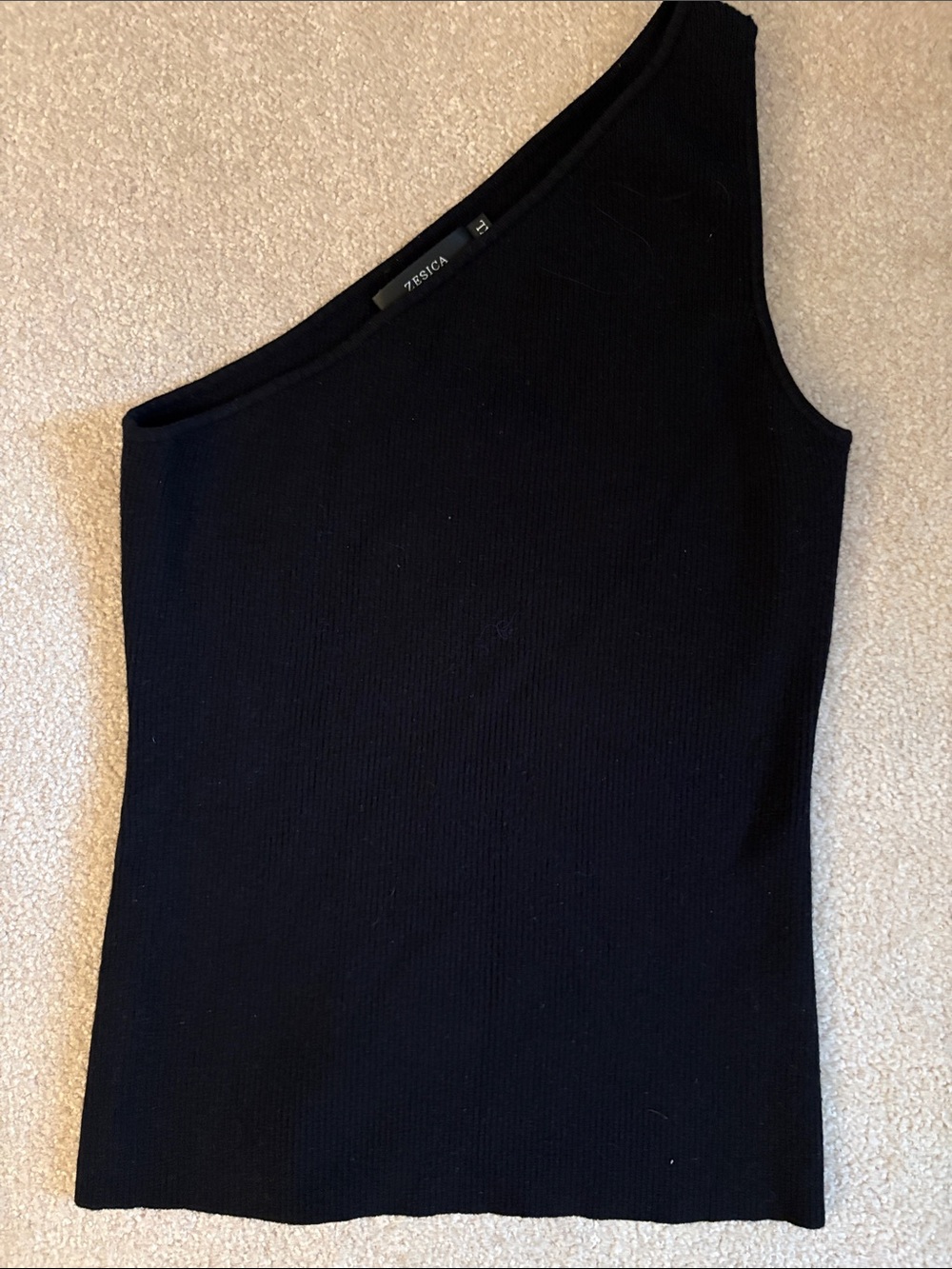 Zesica Black One-Shoulder Ribbed Knit Top